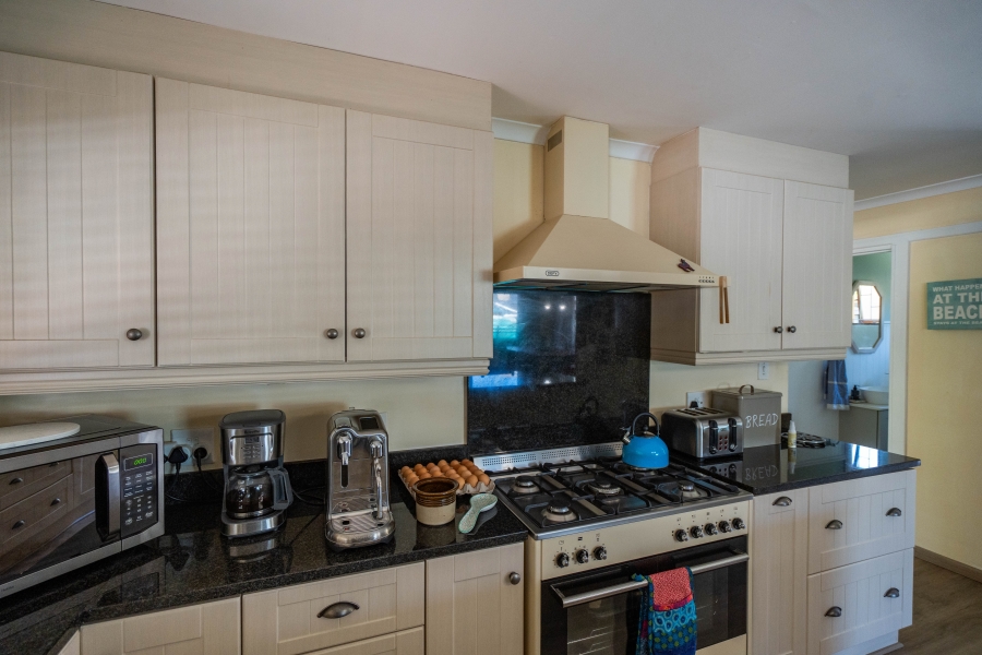 5 Bedroom Property for Sale in Seafield Eastern Cape